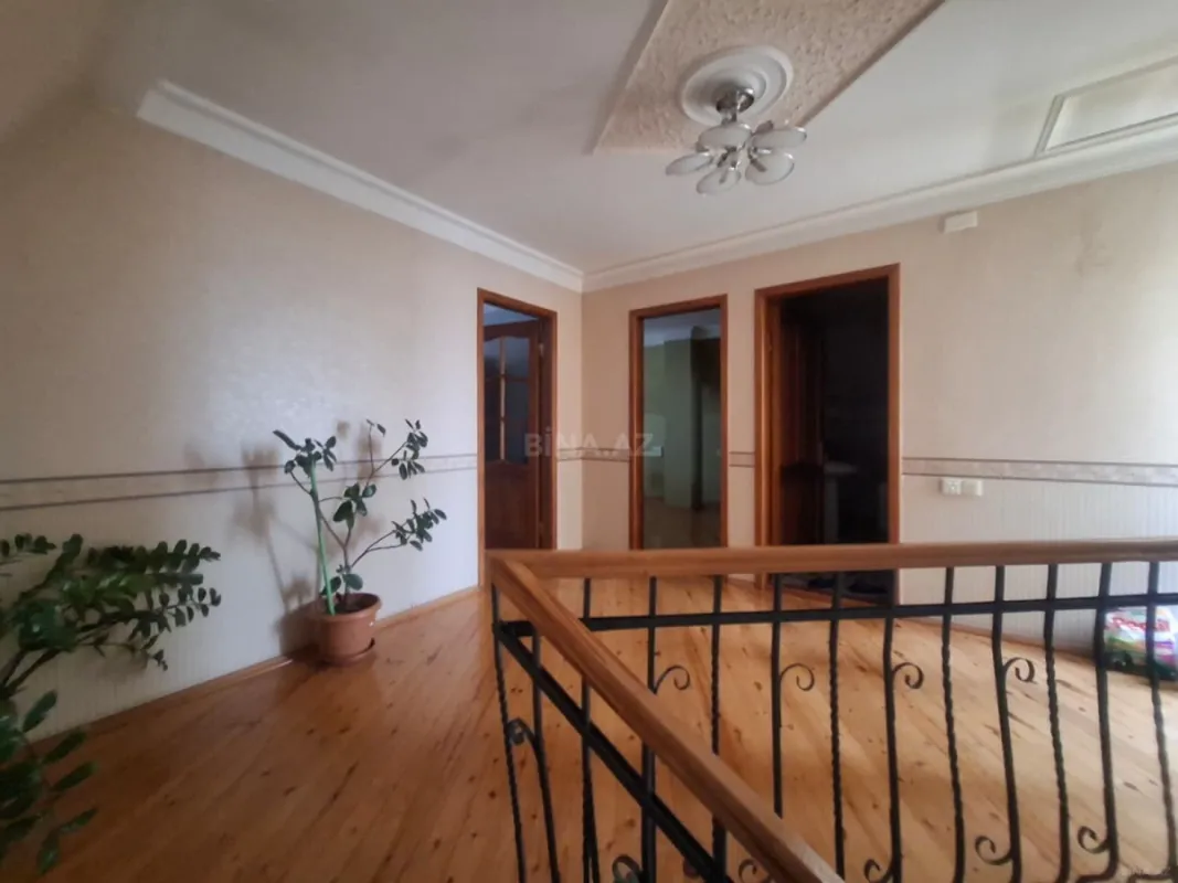 Kirayə verilir 10 otaqlı həyət evi 252 m²