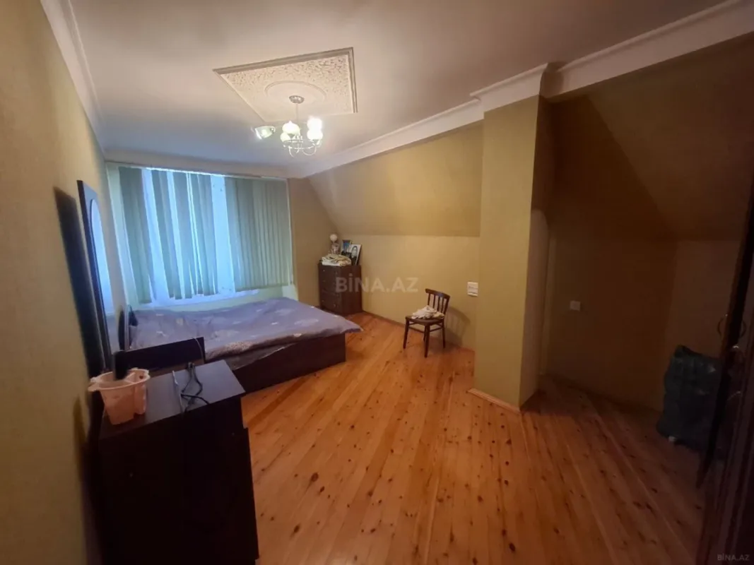 Kirayə verilir 10 otaqlı həyət evi 252 m²