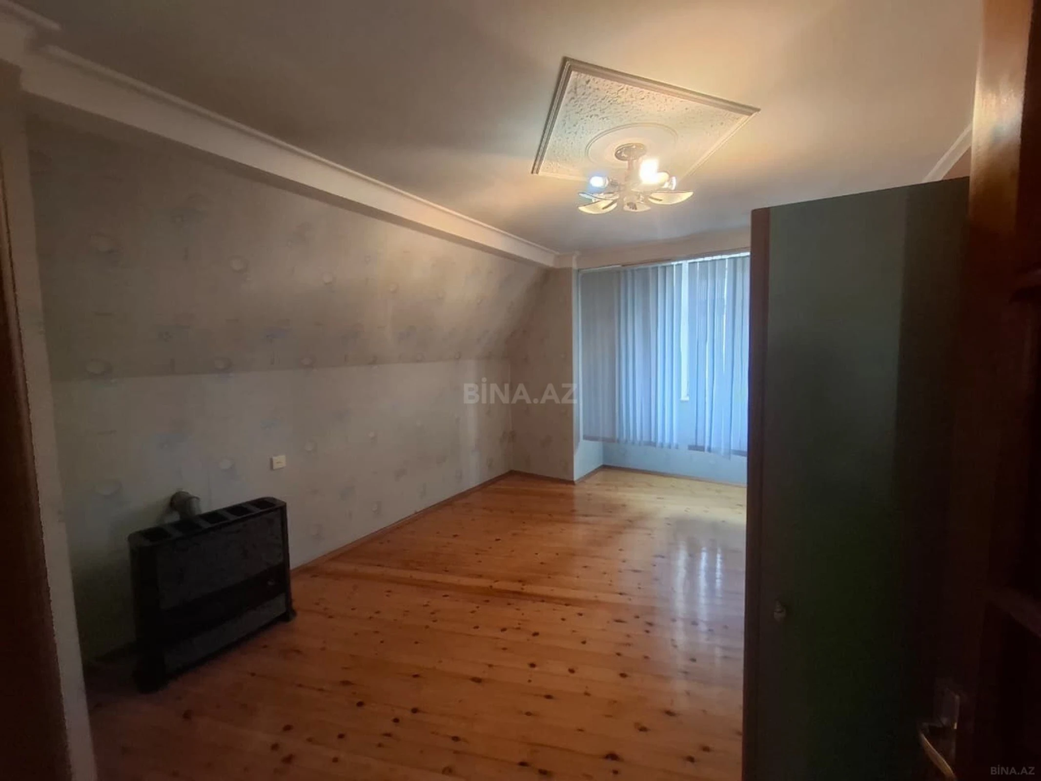 Kirayə verilir 10 otaqlı həyət evi 252 m²