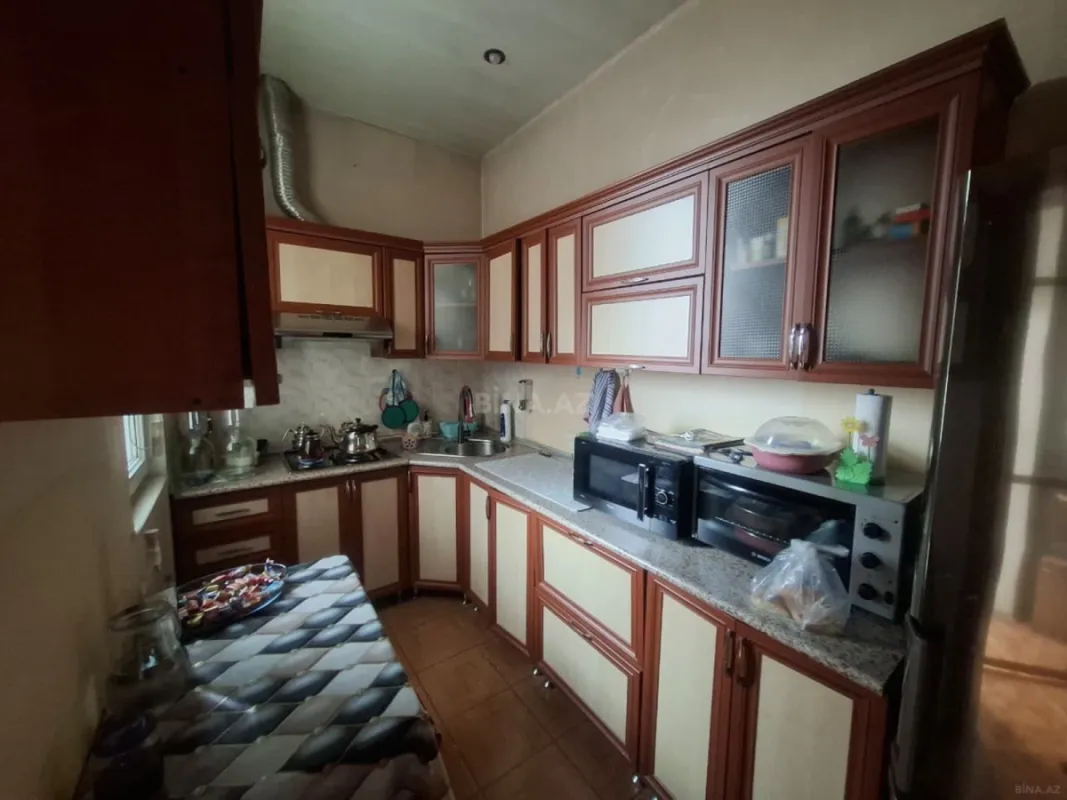 Kirayə verilir 10 otaqlı həyət evi 252 m²