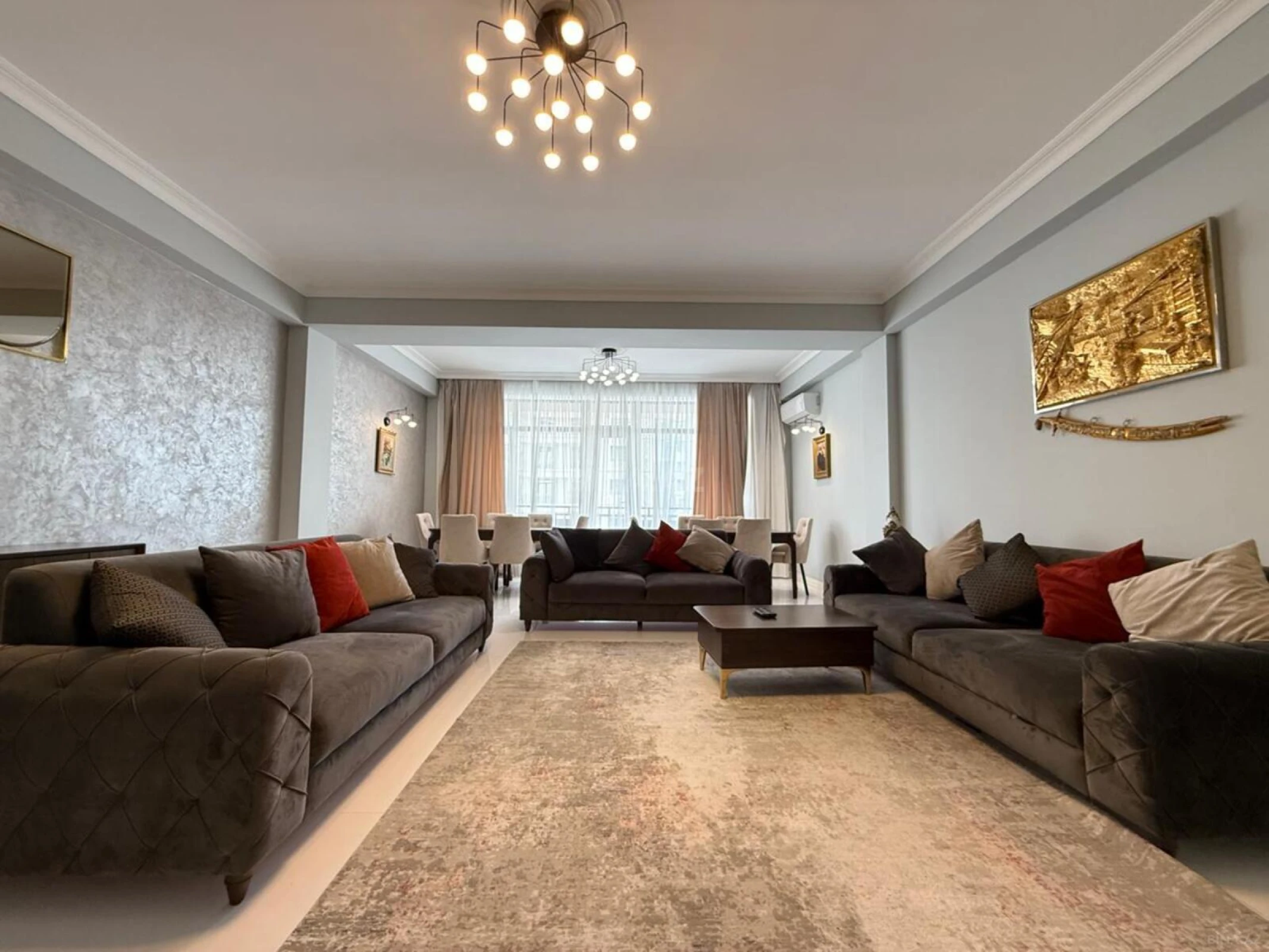 Kirayə verilir 4 otaqlı mənzil 200 m²