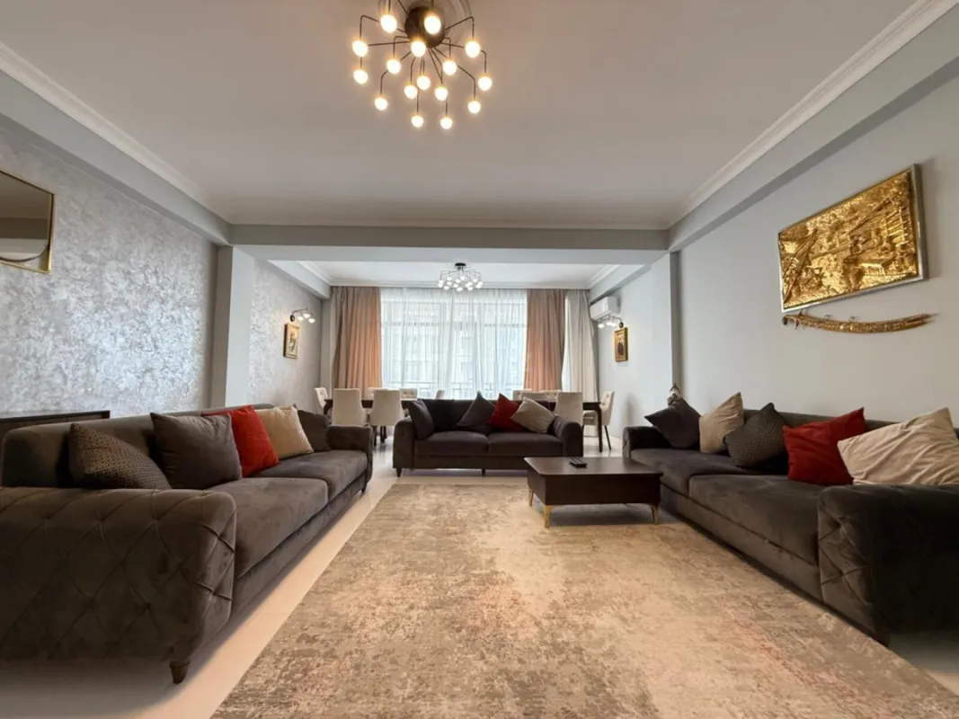 Kirayə verilir 4 otaqlı mənzil 200 m²