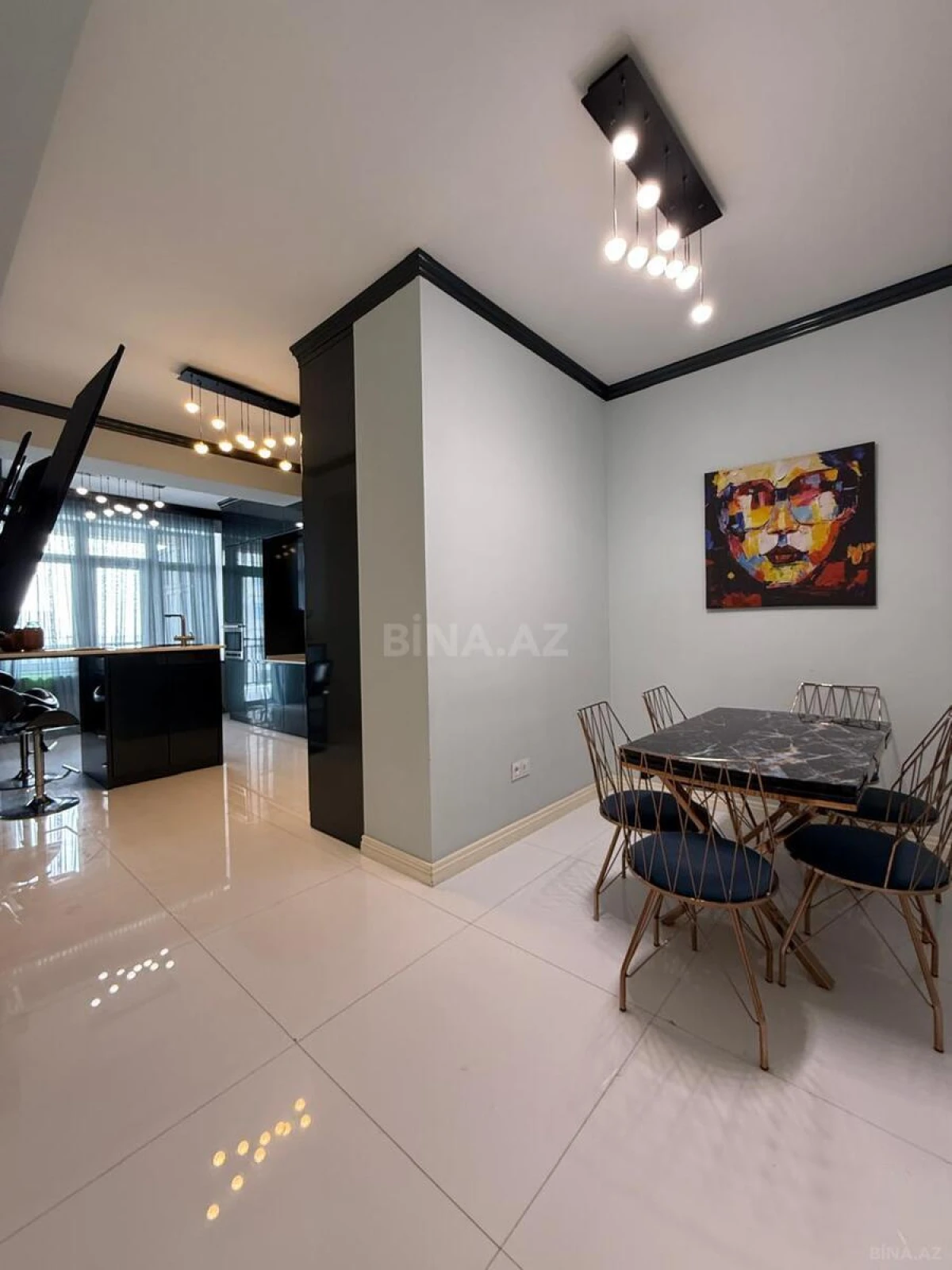 Kirayə verilir 4 otaqlı mənzil 200 m²
