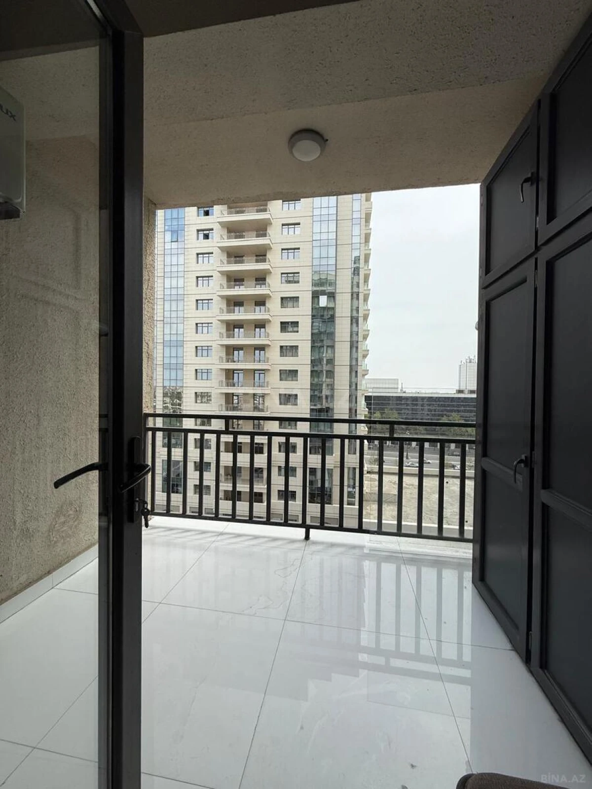 Kirayə verilir 4 otaqlı mənzil 200 m²