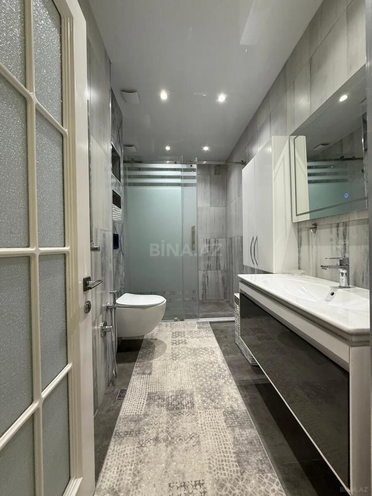Kirayə verilir 4 otaqlı mənzil 200 m²
