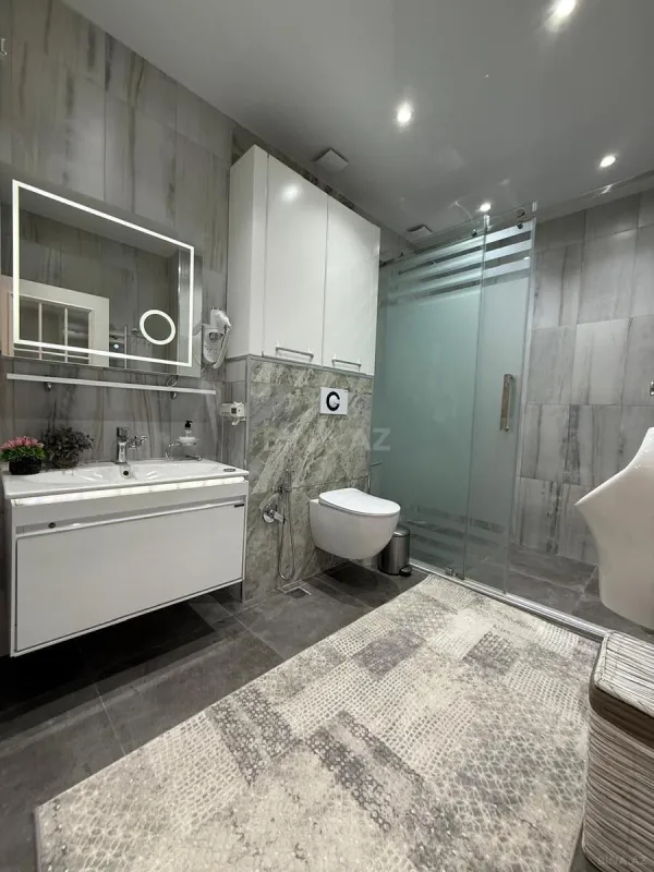 Kirayə verilir 4 otaqlı mənzil 200 m²