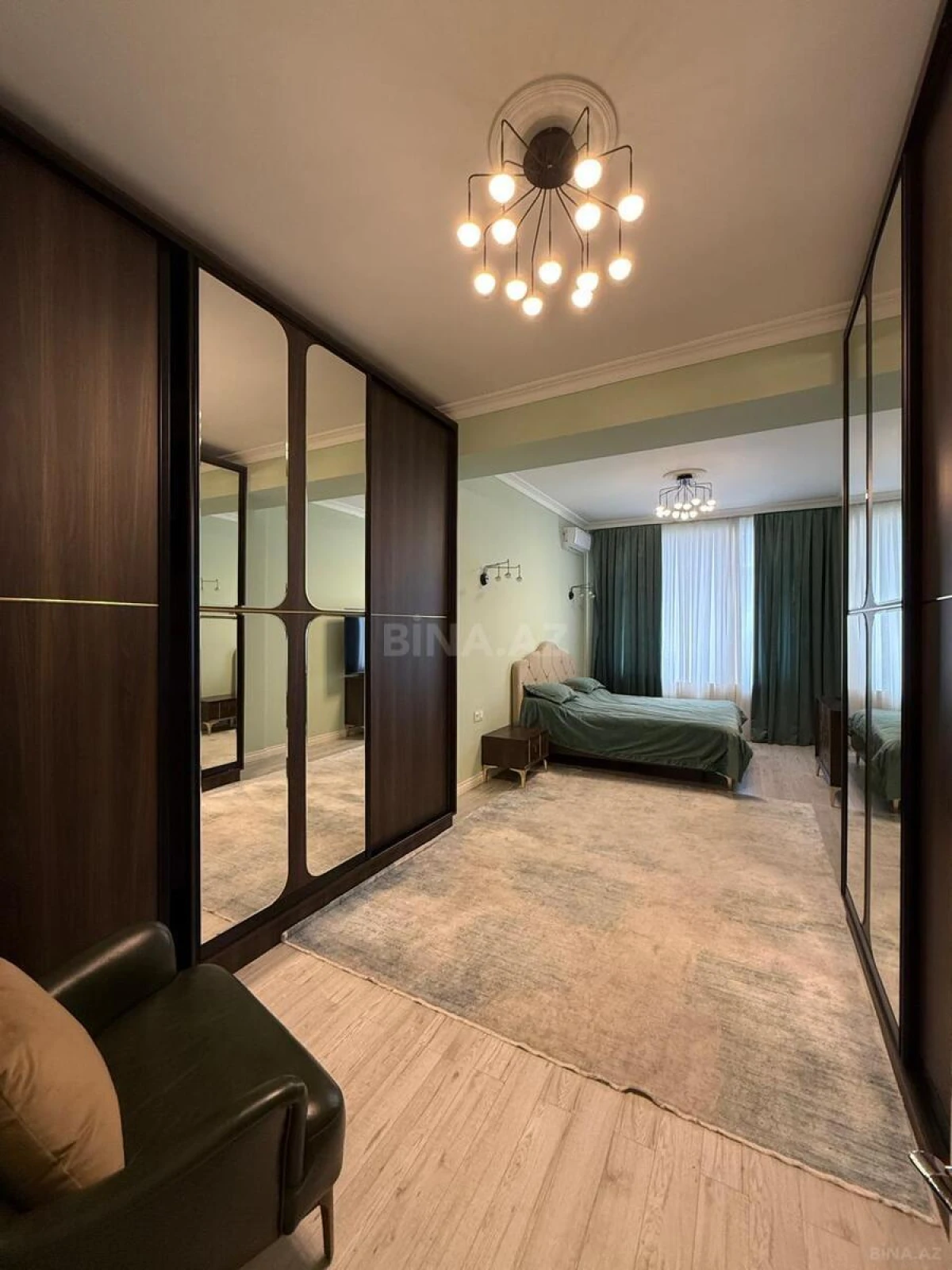 Kirayə verilir 4 otaqlı mənzil 200 m²