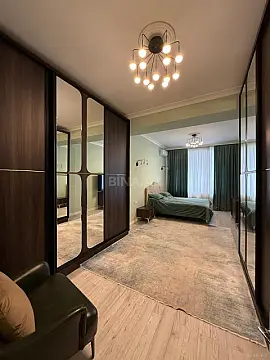 Kirayə verilir 4 otaqlı mənzil 200 m²