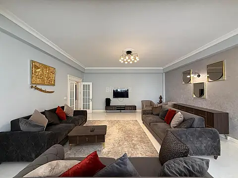 Kirayə verilir 4 otaqlı mənzil 200 m²