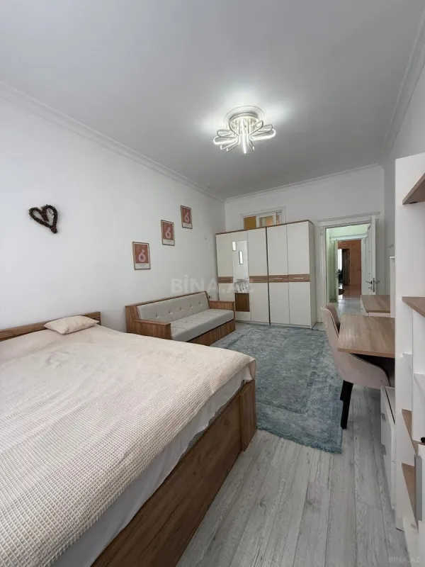 Kirayə verilir 4 otaqlı mənzil 200 m²