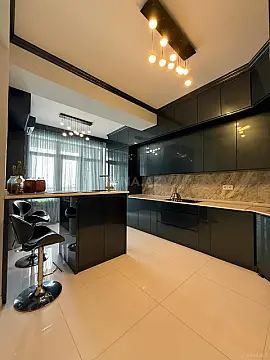 Kirayə verilir 4 otaqlı mənzil 200 m²