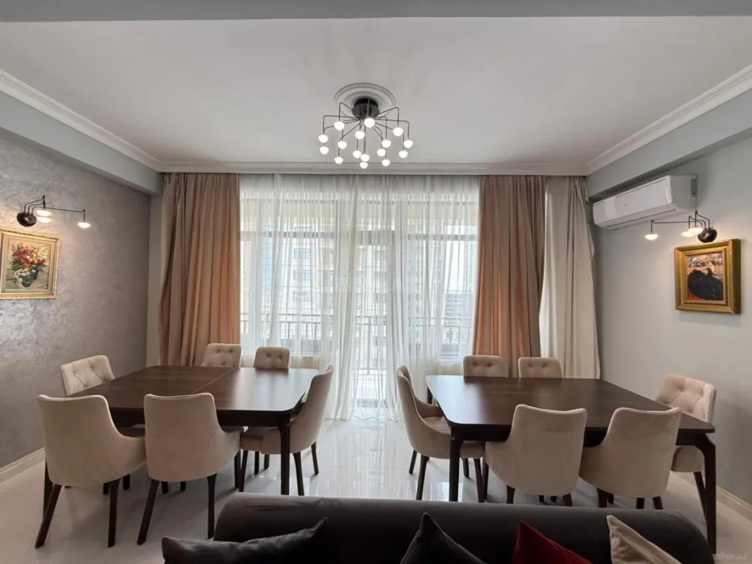 Kirayə verilir 4 otaqlı mənzil 200 m²