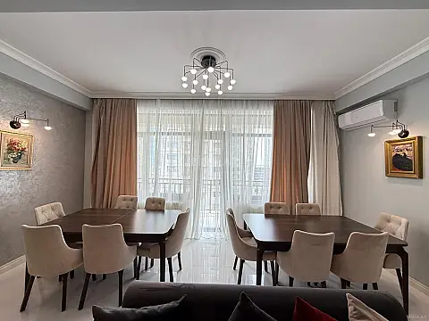 Kirayə verilir 4 otaqlı mənzil 200 m²