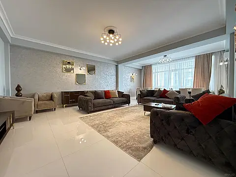 Kirayə verilir 4 otaqlı mənzil 200 m²