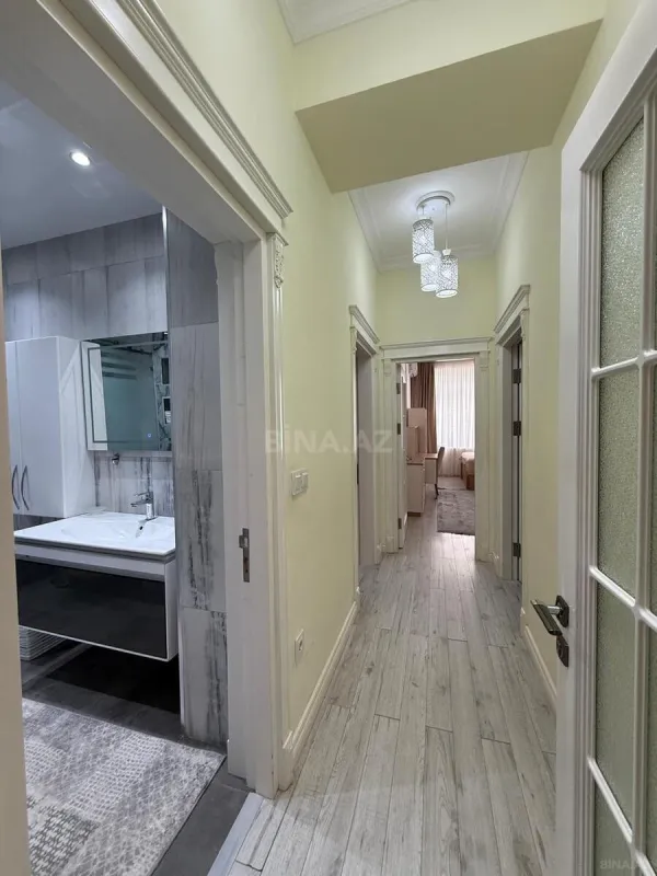 Kirayə verilir 4 otaqlı mənzil 200 m²