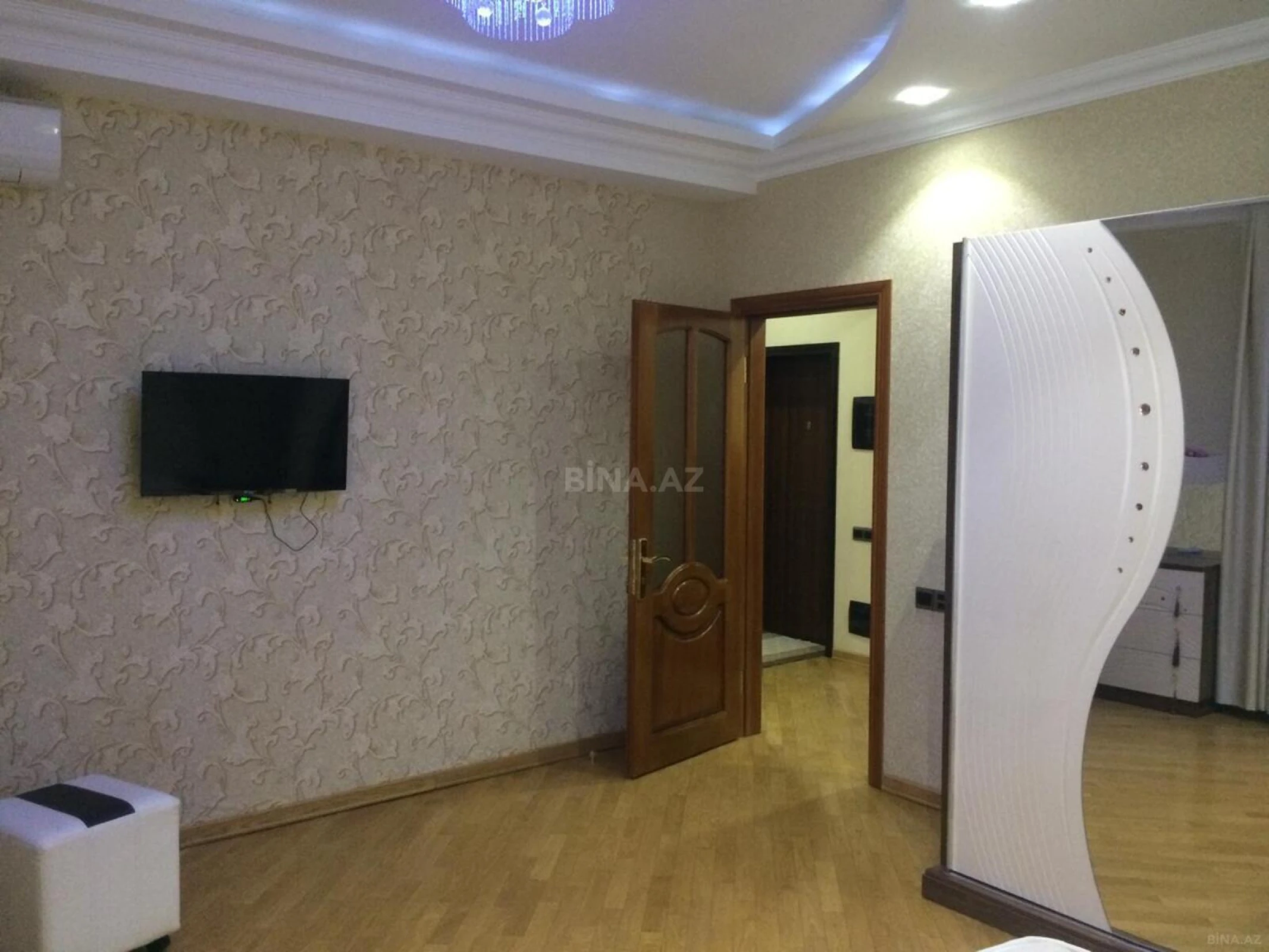 Kirayə verilir 2 otaqlı mənzil 85 m²