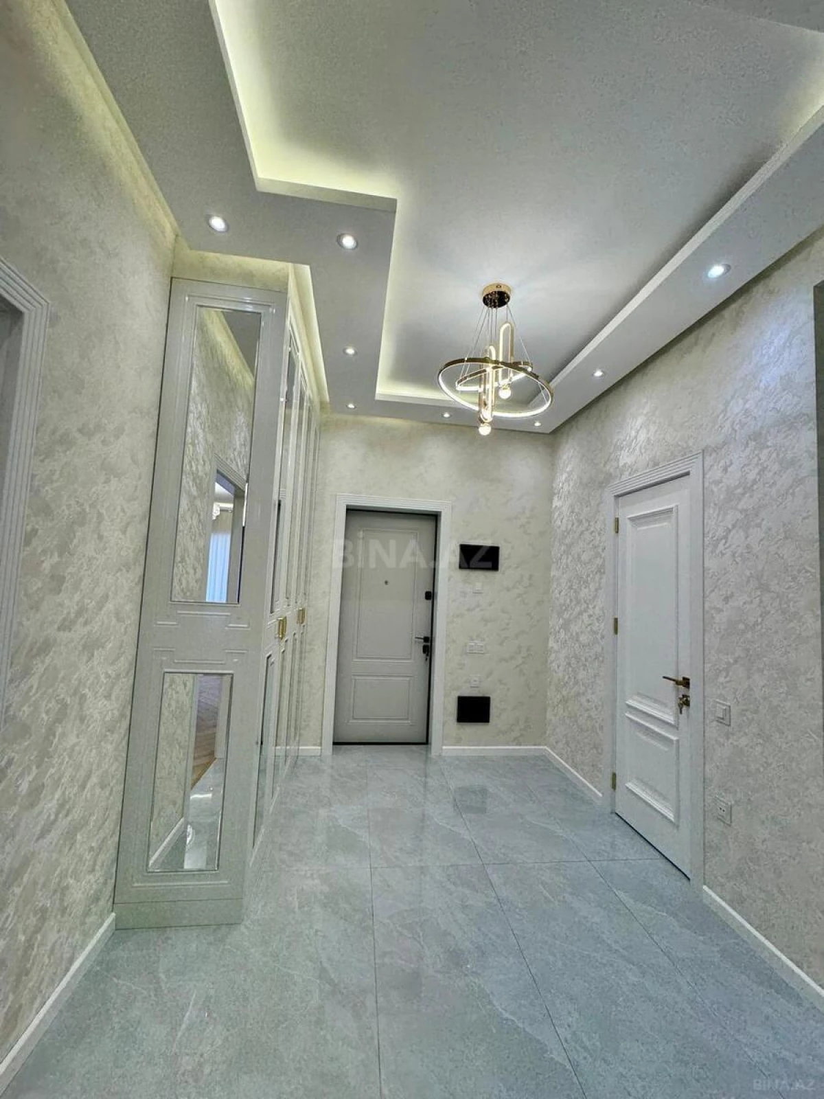 Satılır 3 otaqlı mənzil 107 m²