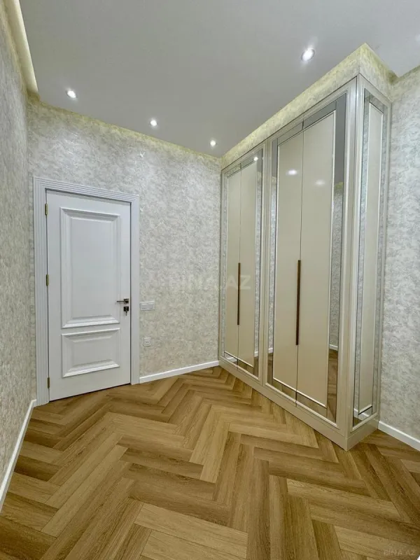 Satılır 3 otaqlı mənzil 107 m²