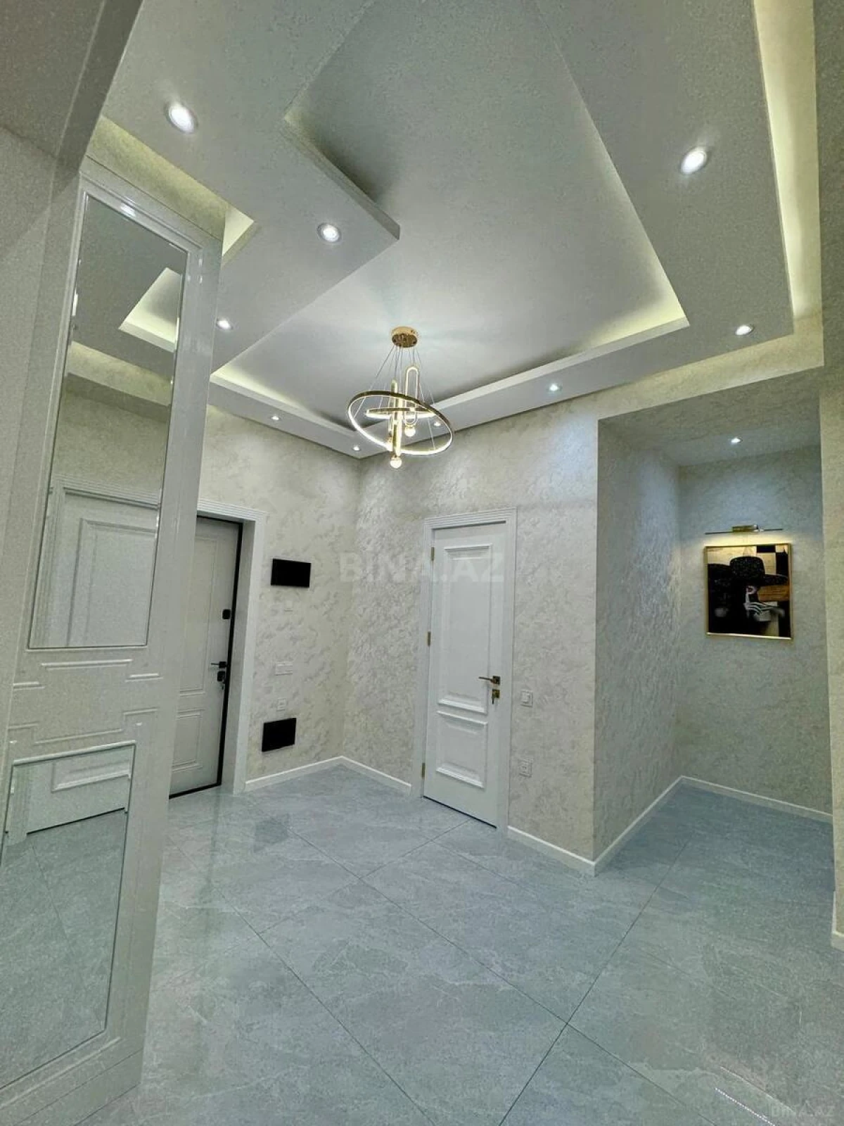 Satılır 3 otaqlı mənzil 107 m²