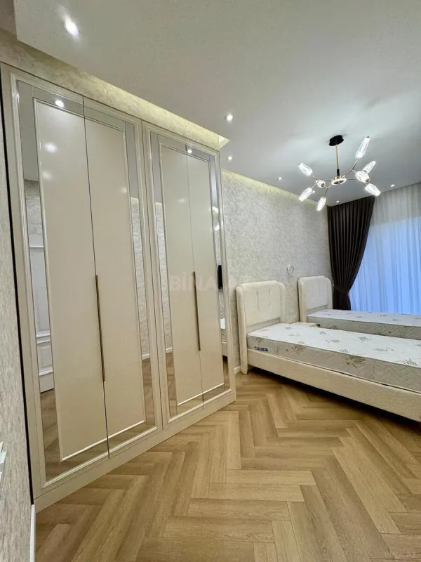 Satılır 3 otaqlı mənzil 107 m²