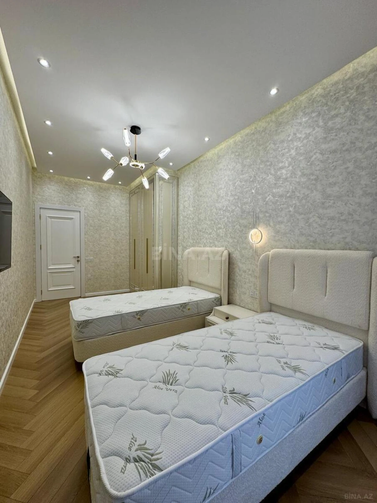 Satılır 3 otaqlı mənzil 107 m²