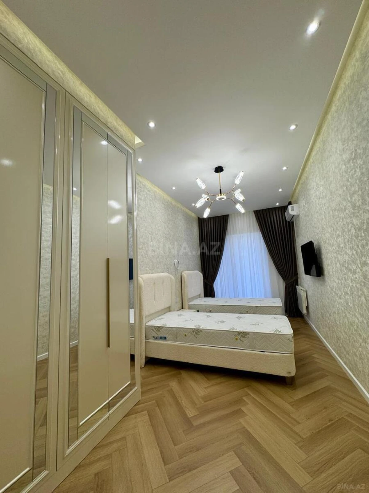 Satılır 3 otaqlı mənzil 107 m²