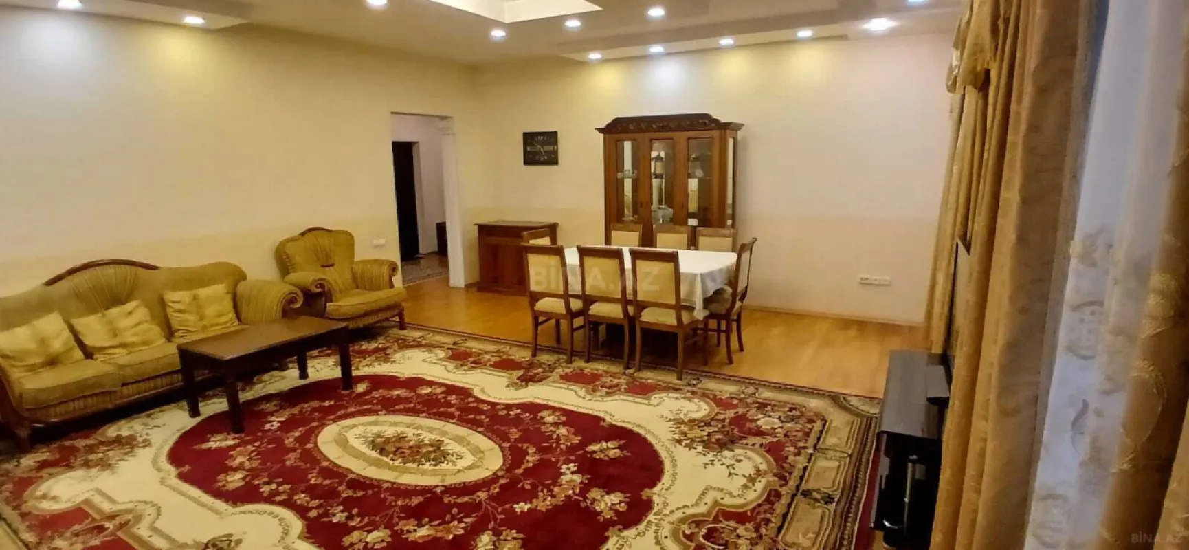 Kirayə verilir 3 otaqlı mənzil 140 m²