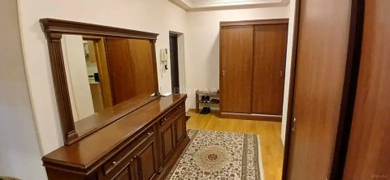 Kirayə verilir 3 otaqlı mənzil 140 m²
