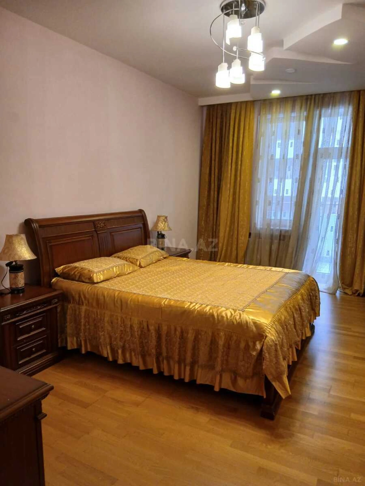 Kirayə verilir 3 otaqlı mənzil 140 m²