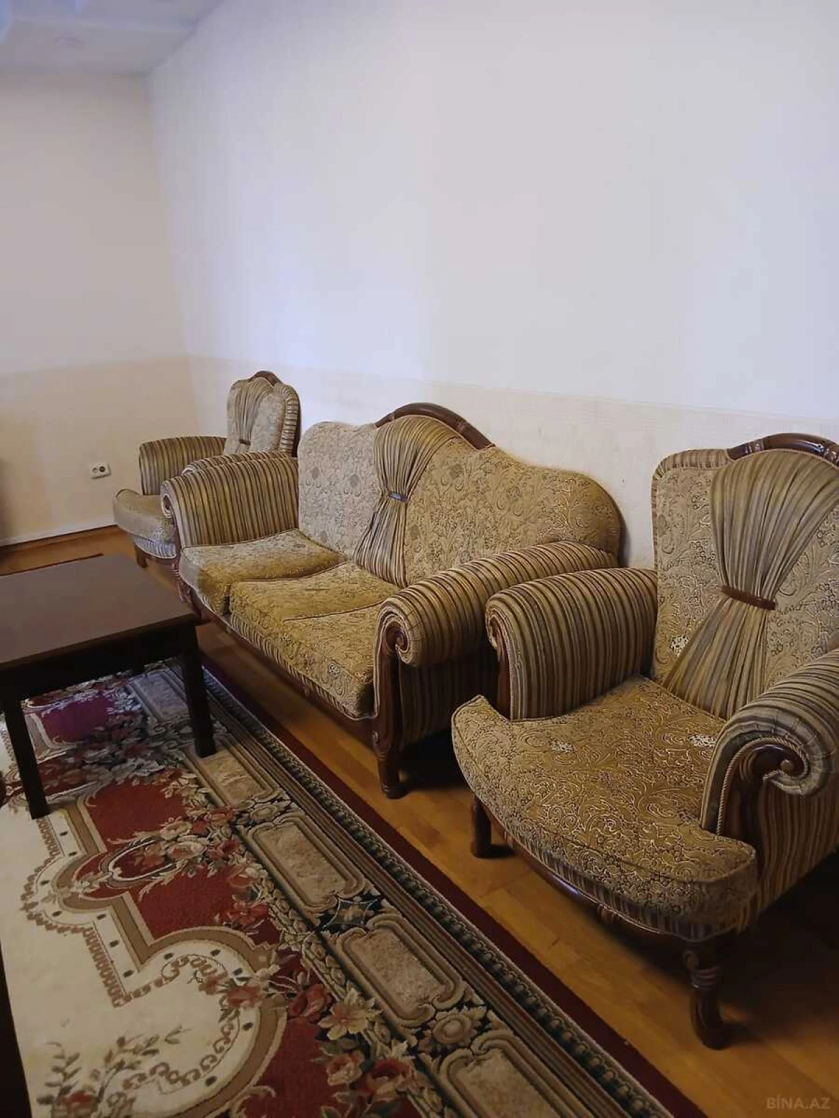 Kirayə verilir 3 otaqlı mənzil 140 m²