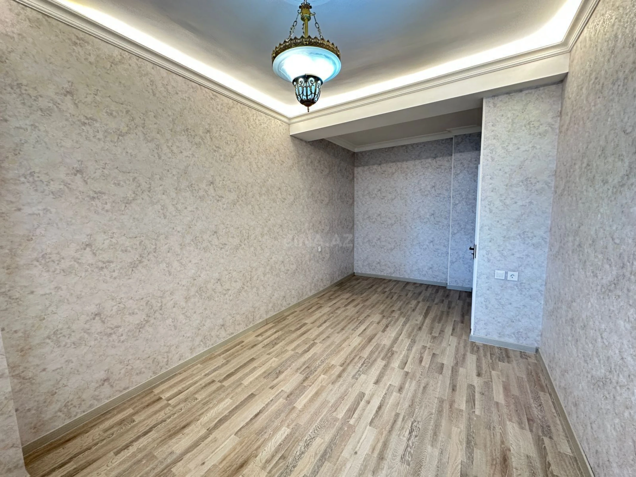 Satılır 2 otaqlı mənzil 65 m²