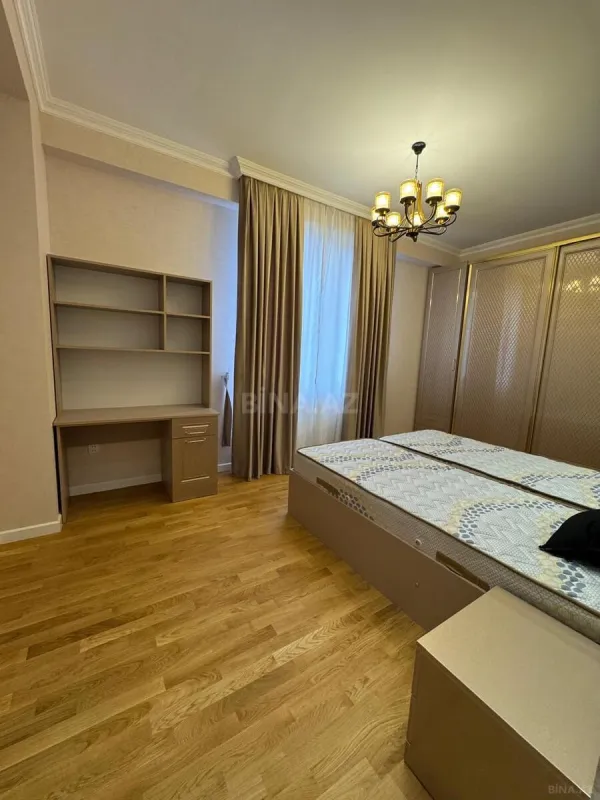 Kirayə verilir 3 otaqlı mənzil 130 m²