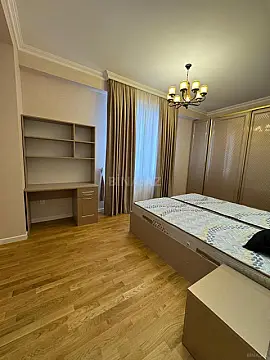 Kirayə verilir 3 otaqlı mənzil 130 m²