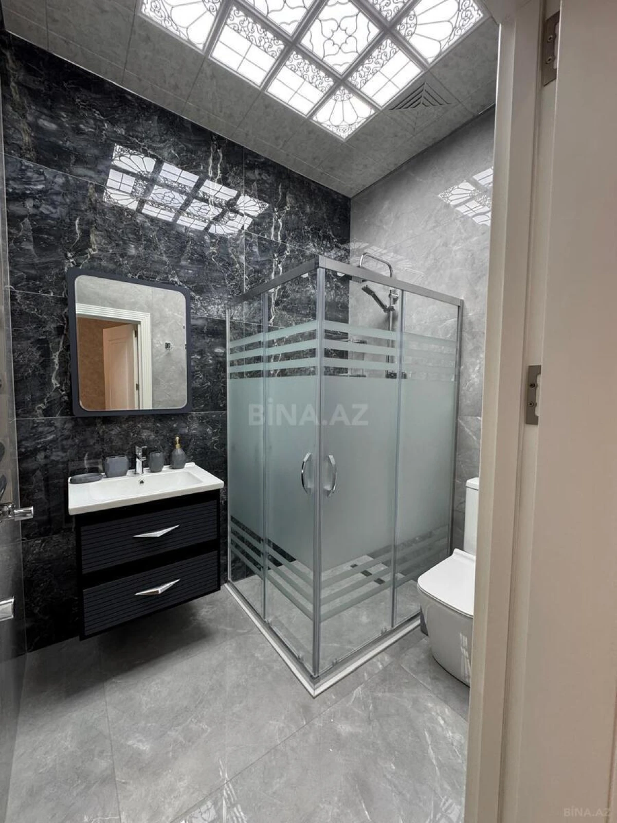 Kirayə verilir 3 otaqlı mənzil 130 m²