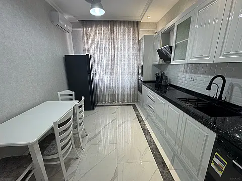 Kirayə verilir 3 otaqlı mənzil 130 m²