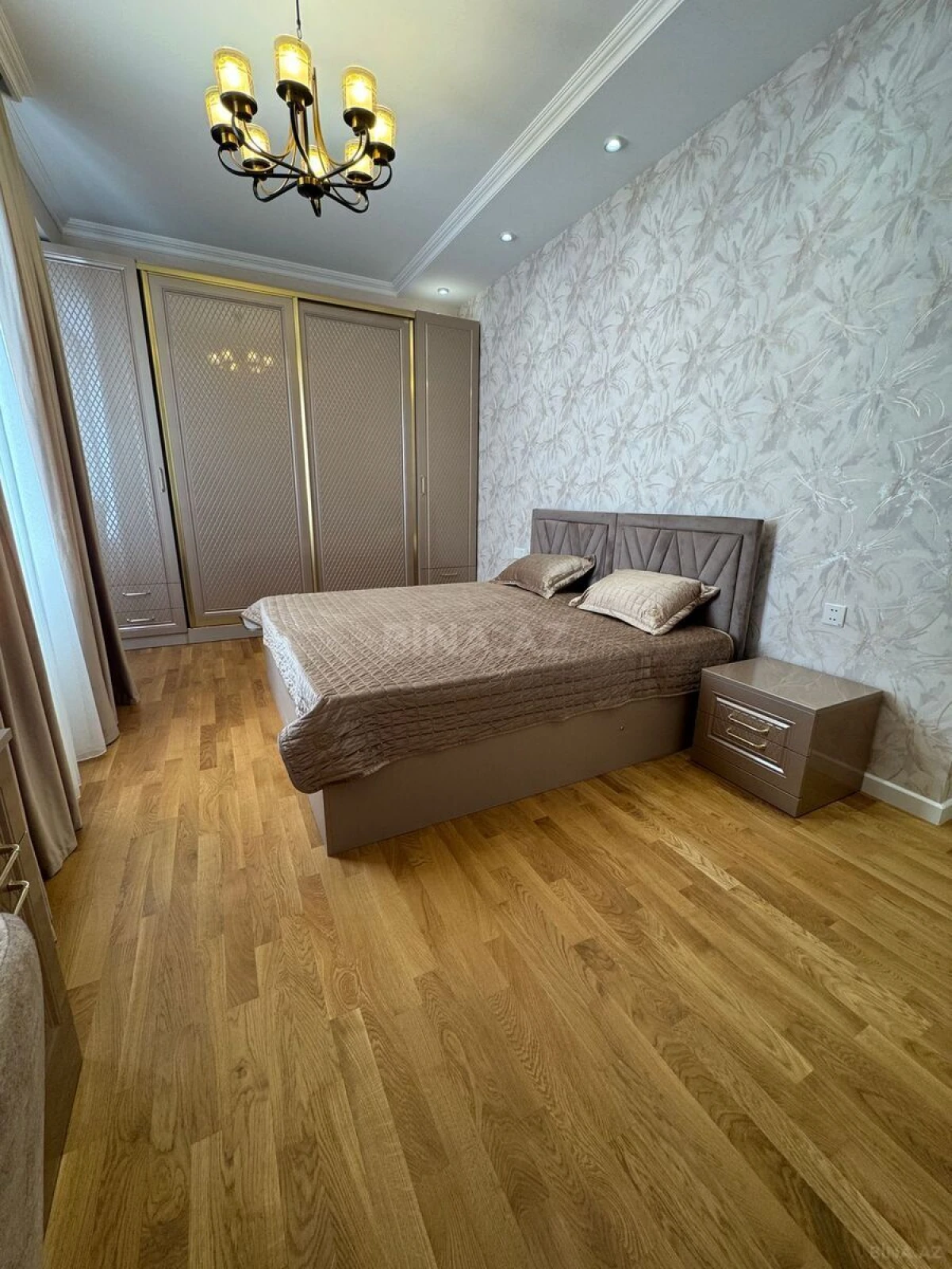 Kirayə verilir 3 otaqlı mənzil 130 m²