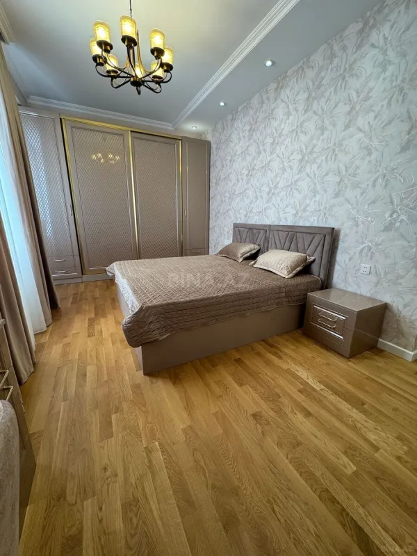 Kirayə verilir 3 otaqlı mənzil 130 m²