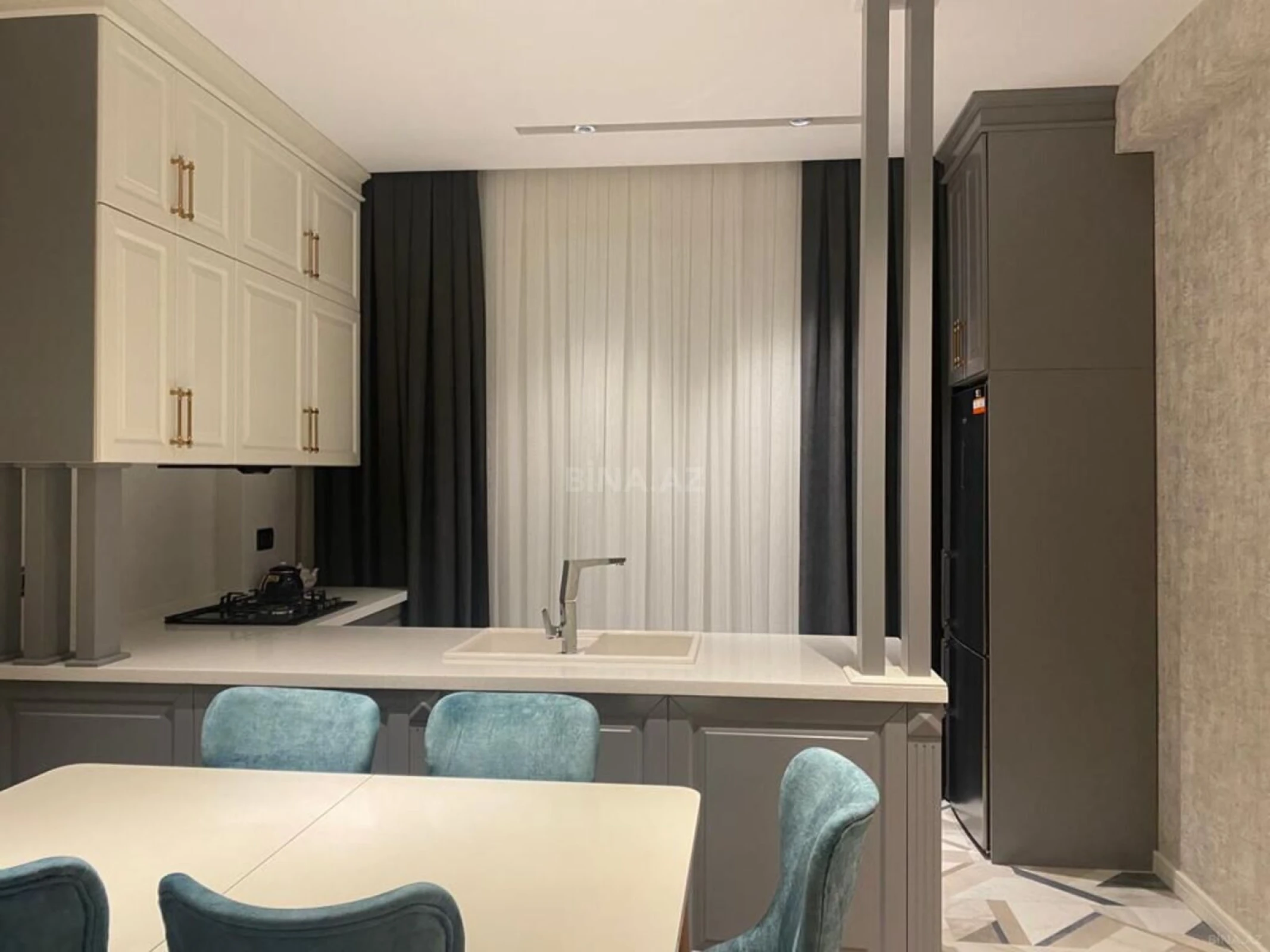 Kirayə verilir 2 otaqlı mənzil 75 m²