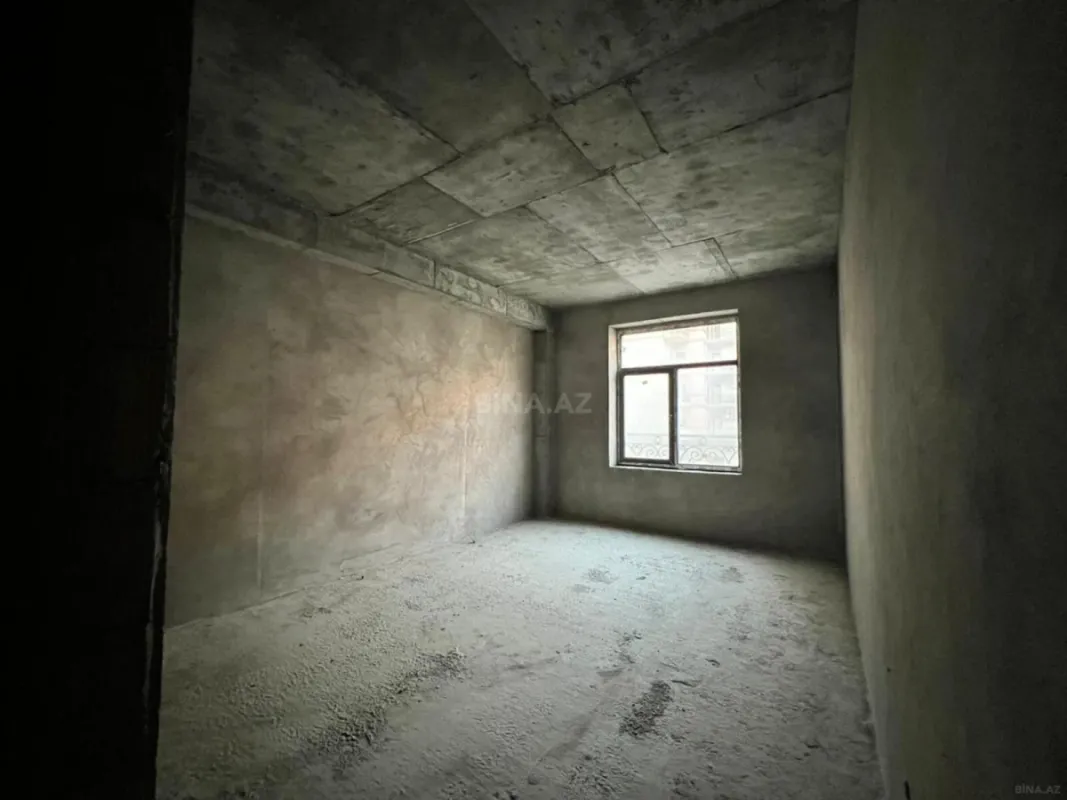 Satılır 4 otaqlı mənzil 163 m²