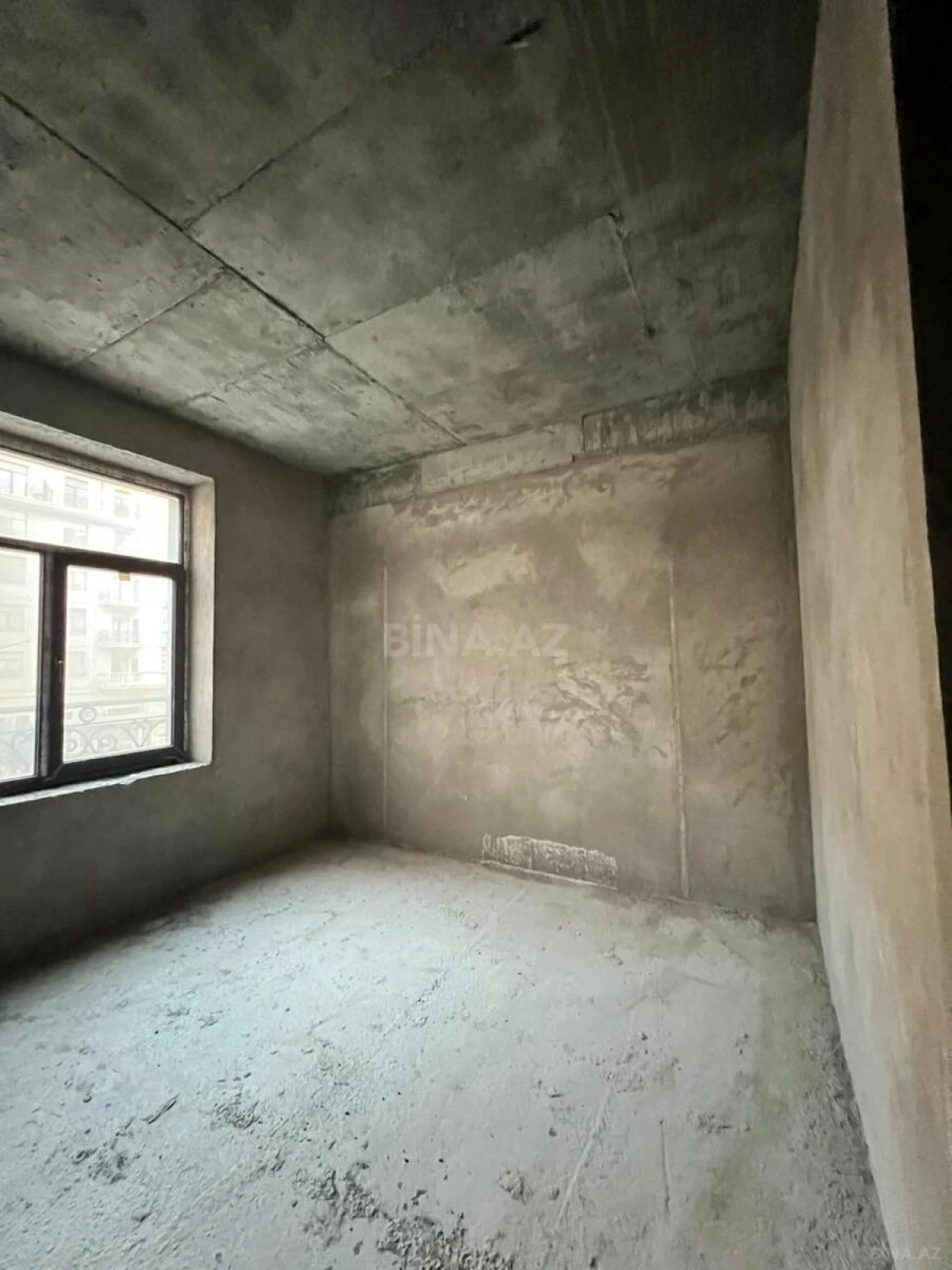 Satılır 4 otaqlı mənzil 163 m²