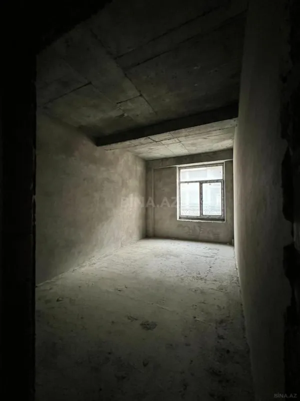 Satılır 4 otaqlı mənzil 163 m²