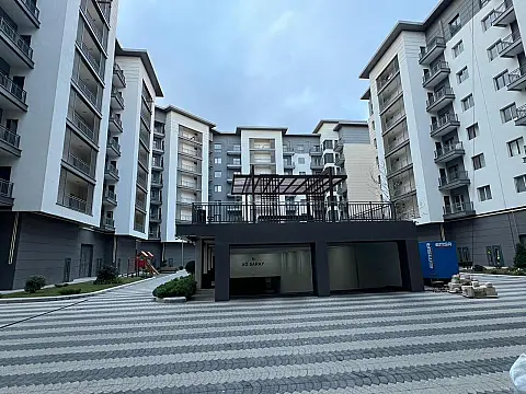 Satılır 4 otaqlı mənzil 163 m²