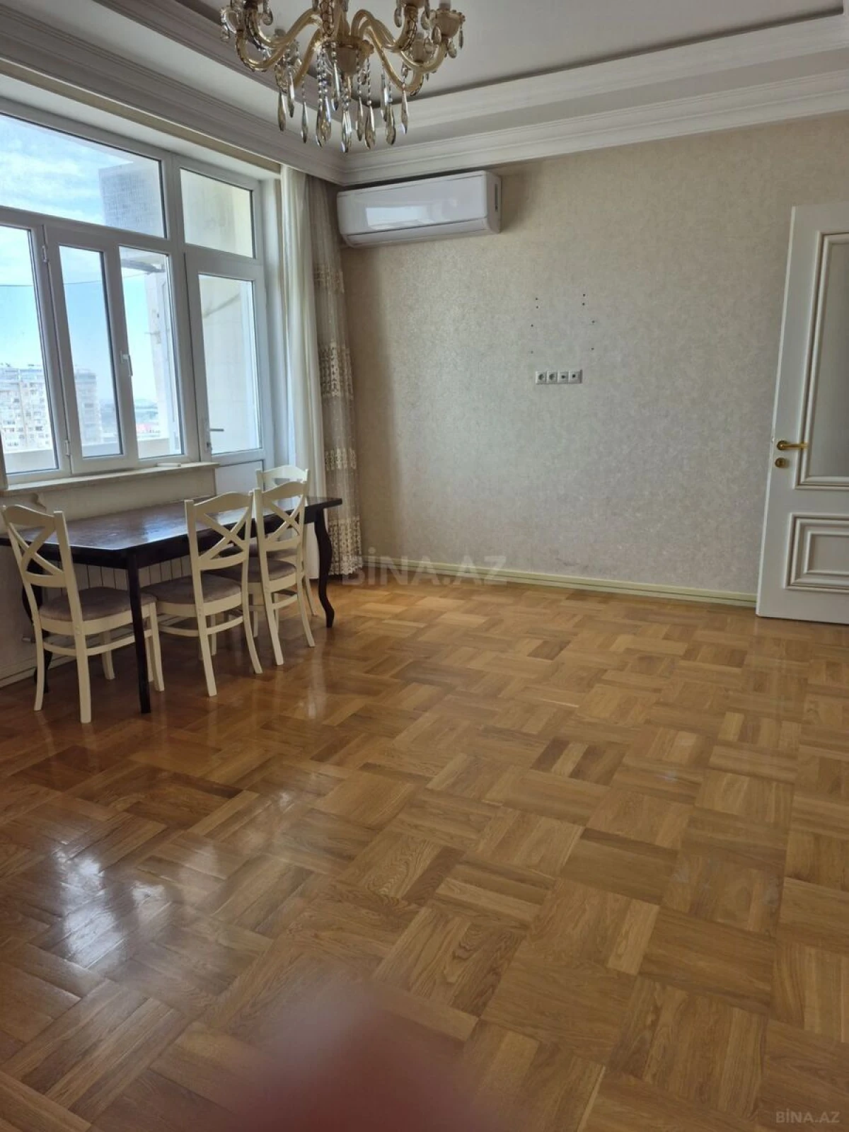 Kirayə verilir 2 otaqlı mənzil 90 m²