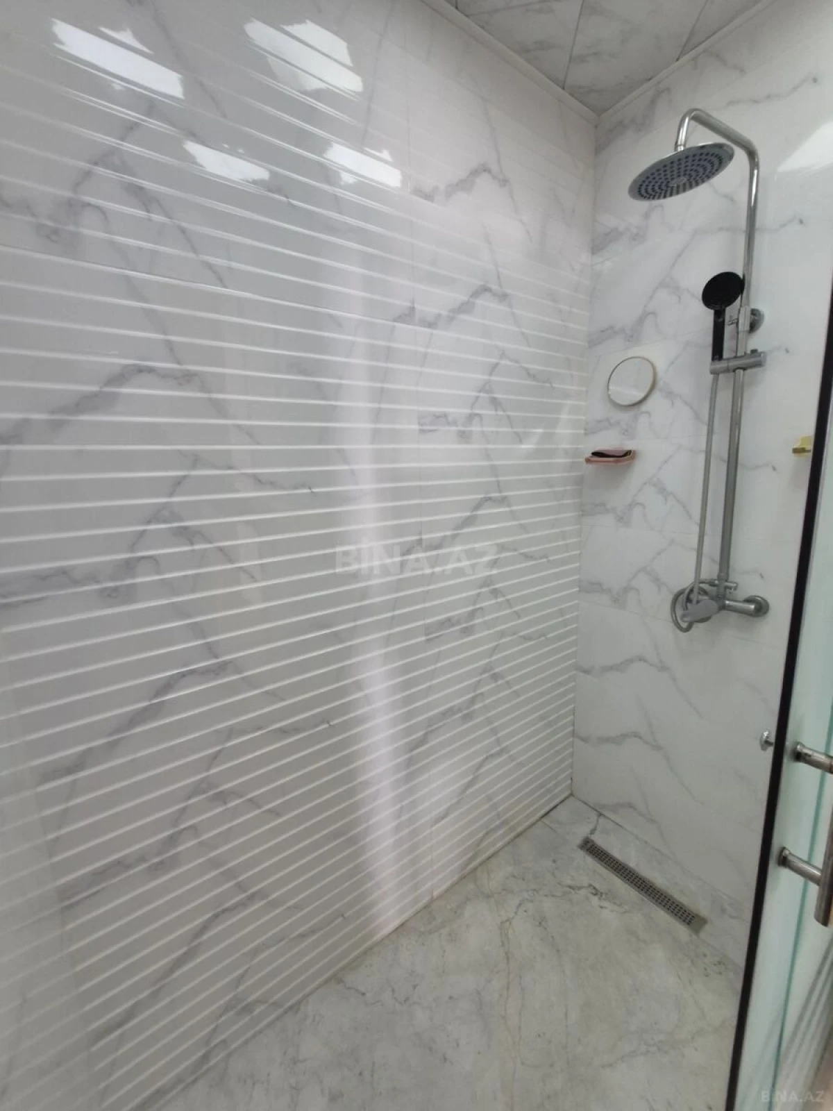 Kirayə verilir 2 otaqlı mənzil 90 m²