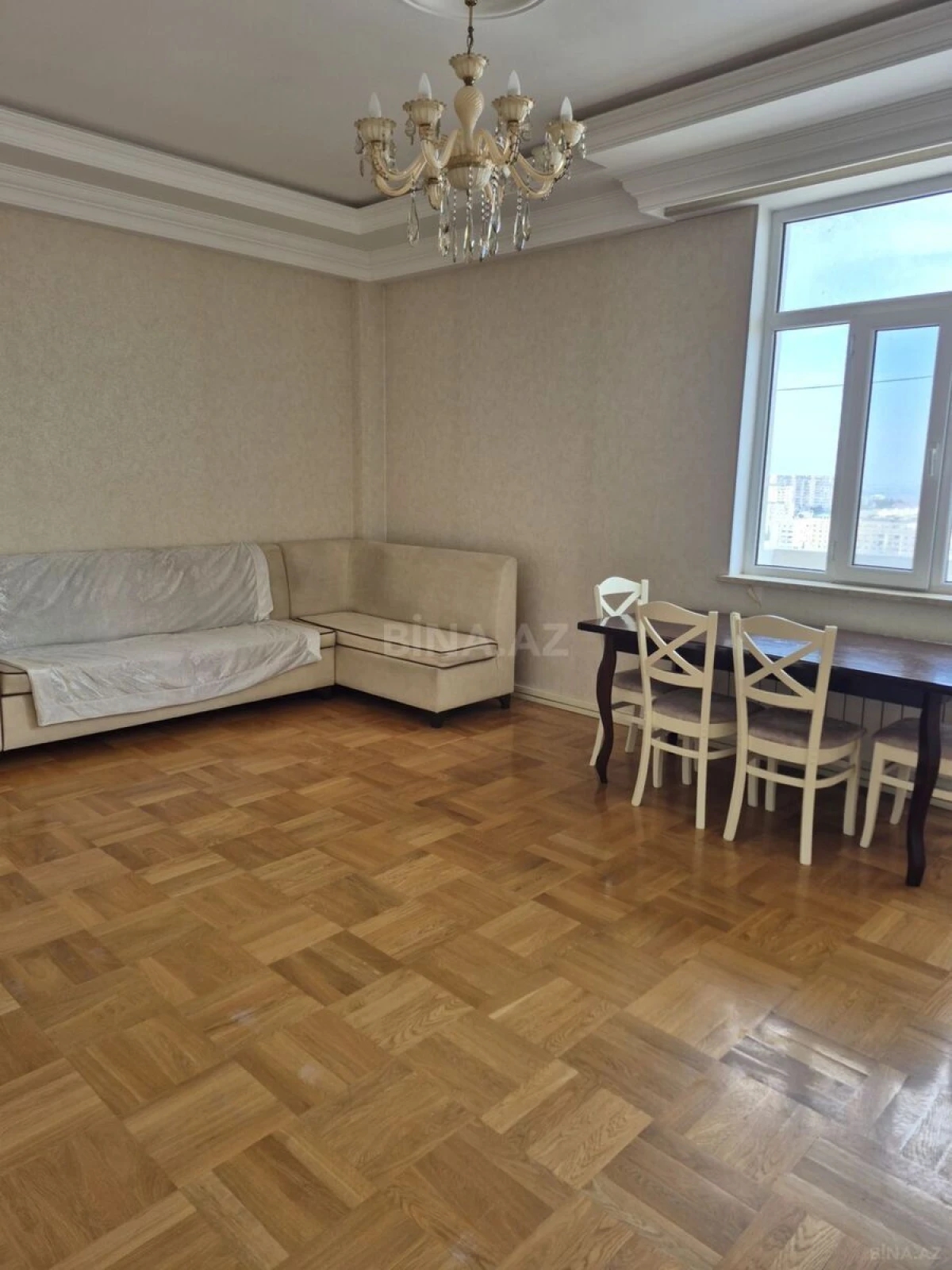 Kirayə verilir 2 otaqlı mənzil 90 m²