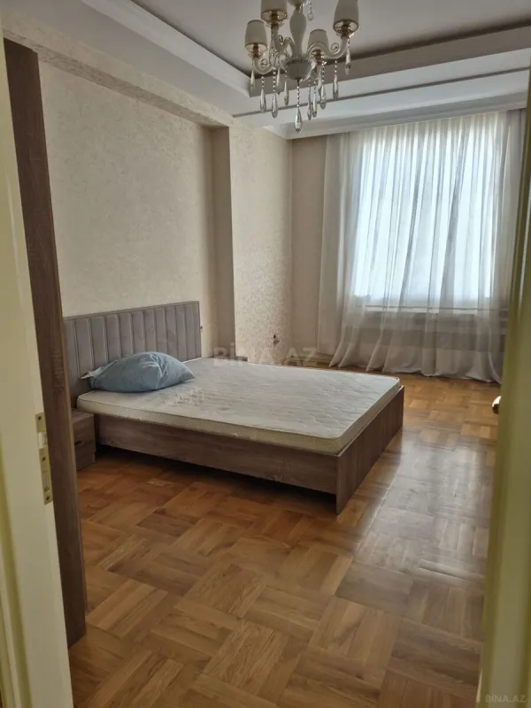 Kirayə verilir 2 otaqlı mənzil 90 m²