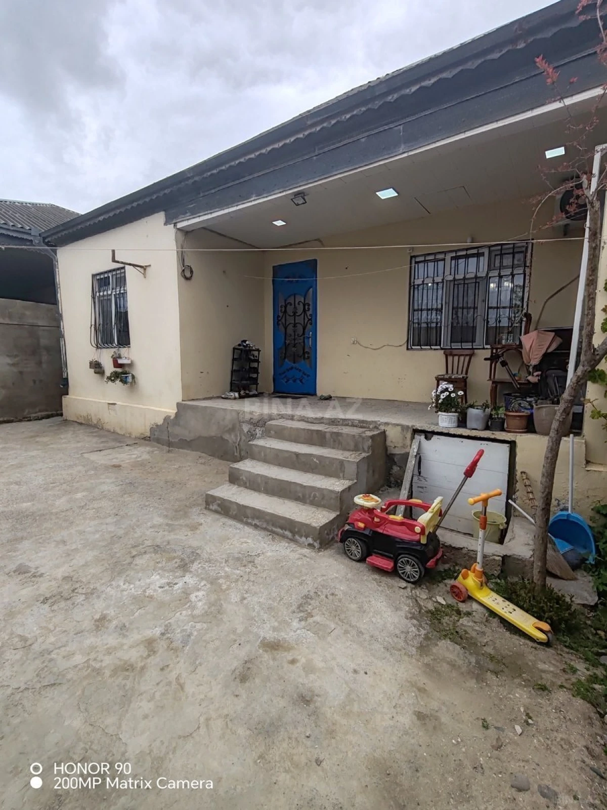 Satılır 4 otaqlı həyət evi 140 m²