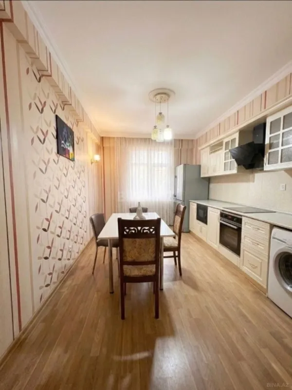 Satılır 2 otaqlı mənzil 104 m²