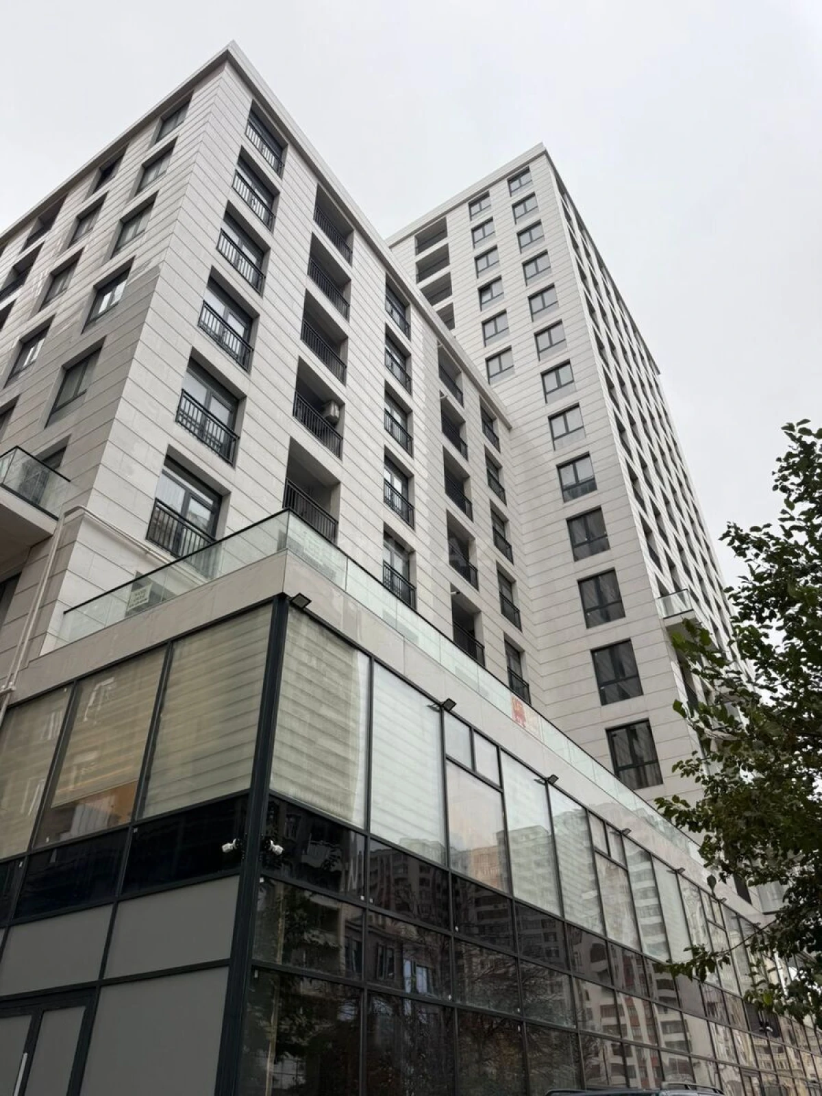 Satılır 4 otaqlı mənzil 149.5 m²