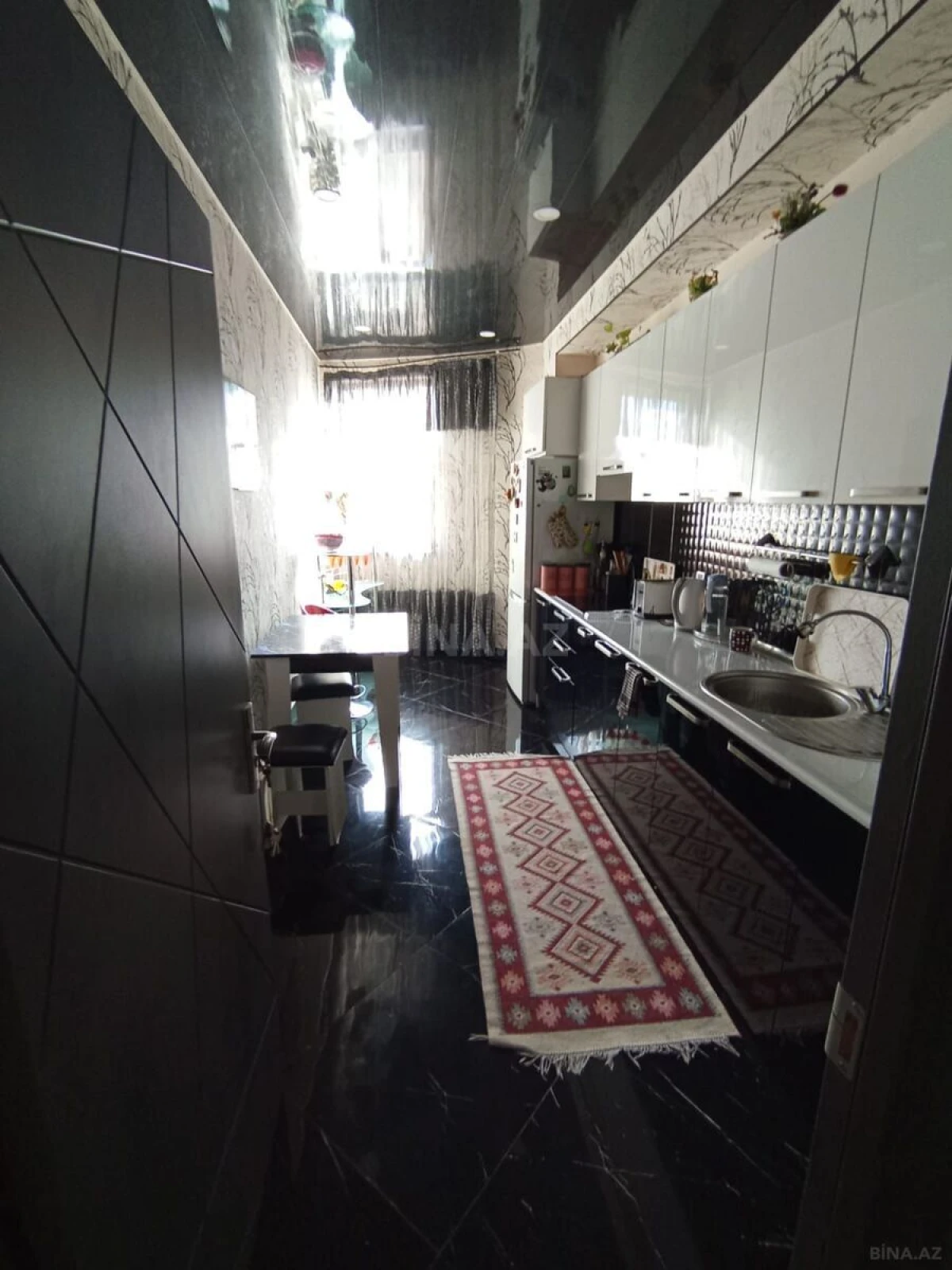 Satılır 4 otaqlı mənzil 160 m²